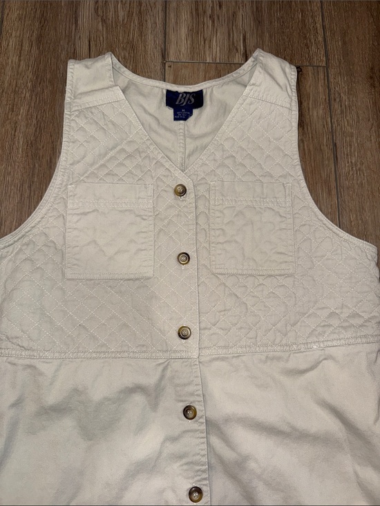 BJS Dresses & Skirts - Vintage Quilted Cream Button-Front Sleeveless Dress. Pockets on sides.